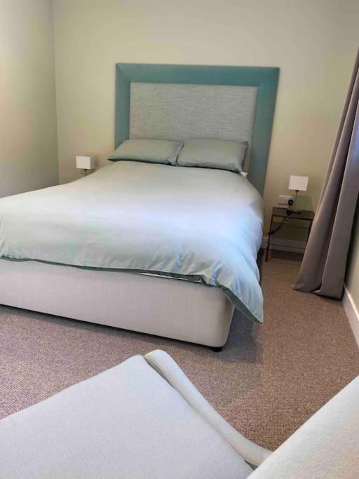 Larks Leaze Lodge, Steeple Ashton, Wiltshire 特罗布里奇 外观 照片