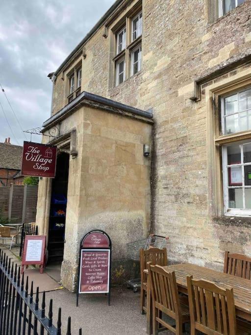 Larks Leaze Lodge, Steeple Ashton, Wiltshire 特罗布里奇 外观 照片