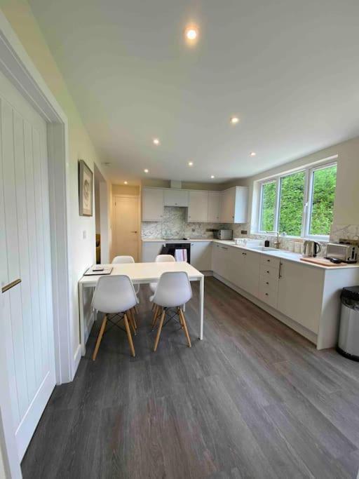 Larks Leaze Lodge, Steeple Ashton, Wiltshire 特罗布里奇 外观 照片