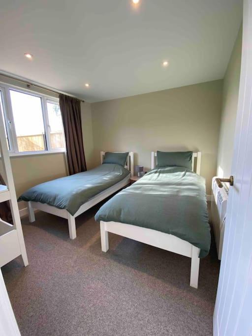 Larks Leaze Lodge, Steeple Ashton, Wiltshire 特罗布里奇 外观 照片