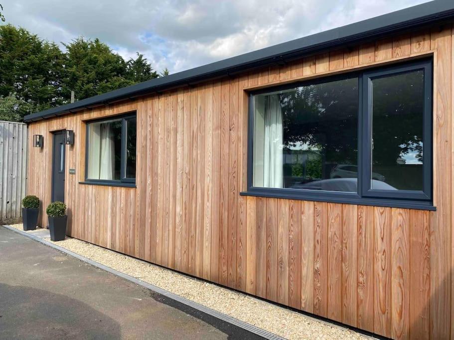 Larks Leaze Lodge, Steeple Ashton, Wiltshire 特罗布里奇 外观 照片