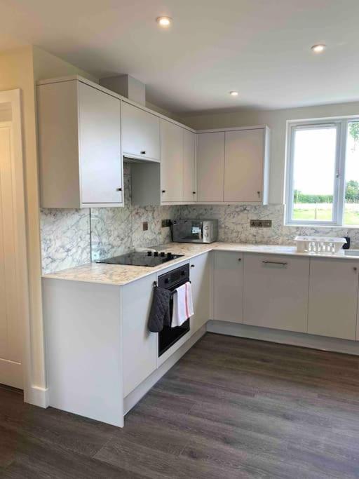 Larks Leaze Lodge, Steeple Ashton, Wiltshire 特罗布里奇 外观 照片