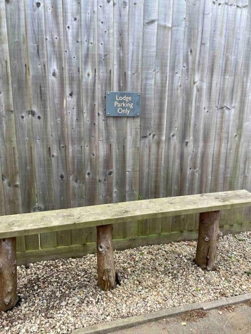 Larks Leaze Lodge, Steeple Ashton, Wiltshire 特罗布里奇 外观 照片