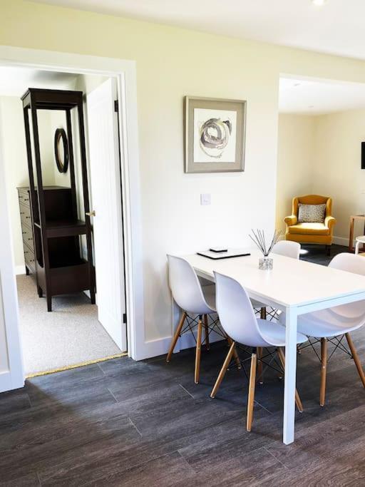 Larks Leaze Lodge, Steeple Ashton, Wiltshire 特罗布里奇 外观 照片