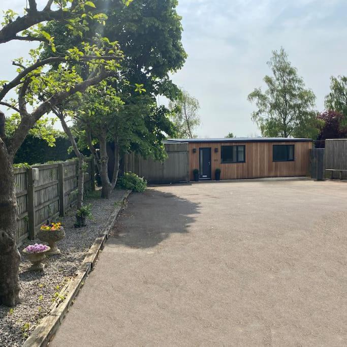 Larks Leaze Lodge, Steeple Ashton, Wiltshire 特罗布里奇 外观 照片